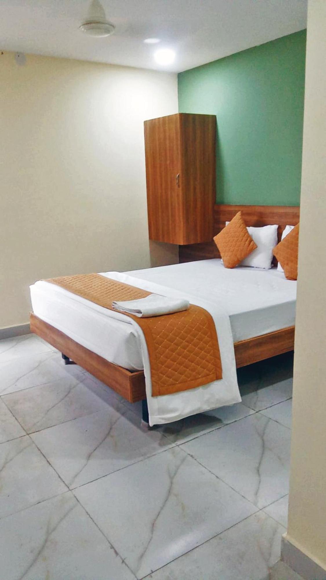Udupi Deluxe Lodge Gulbarga Гулбарга Екстериор снимка