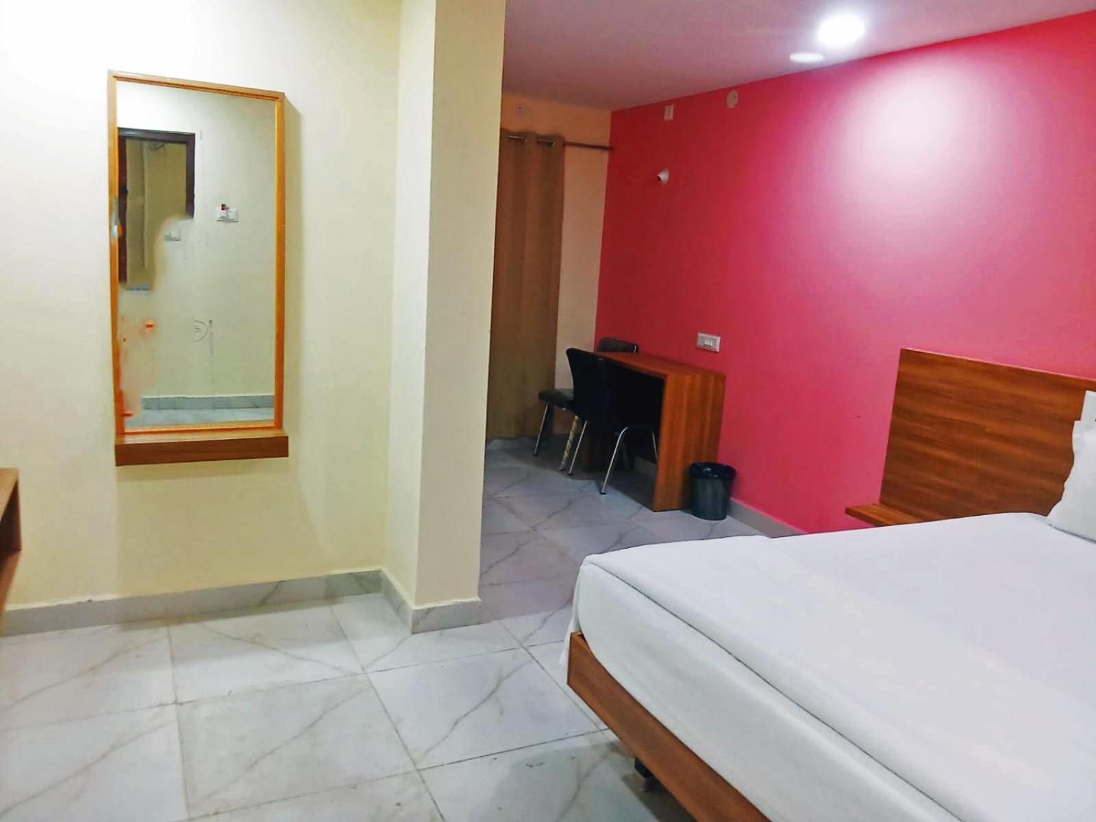Udupi Deluxe Lodge Gulbarga Гулбарга Екстериор снимка