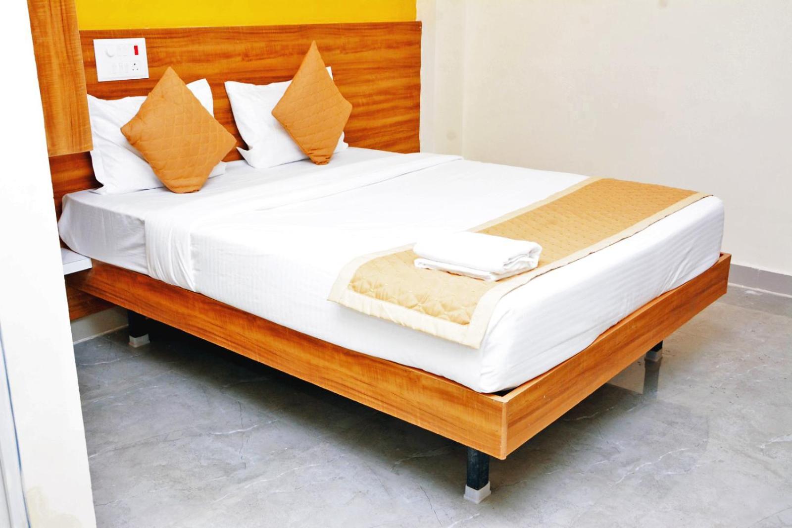 Udupi Deluxe Lodge Gulbarga Гулбарга Екстериор снимка
