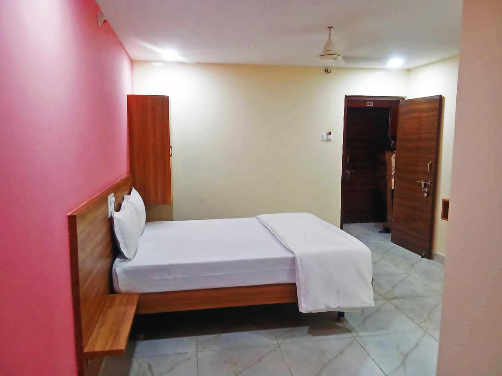 Udupi Deluxe Lodge Gulbarga Гулбарга Екстериор снимка
