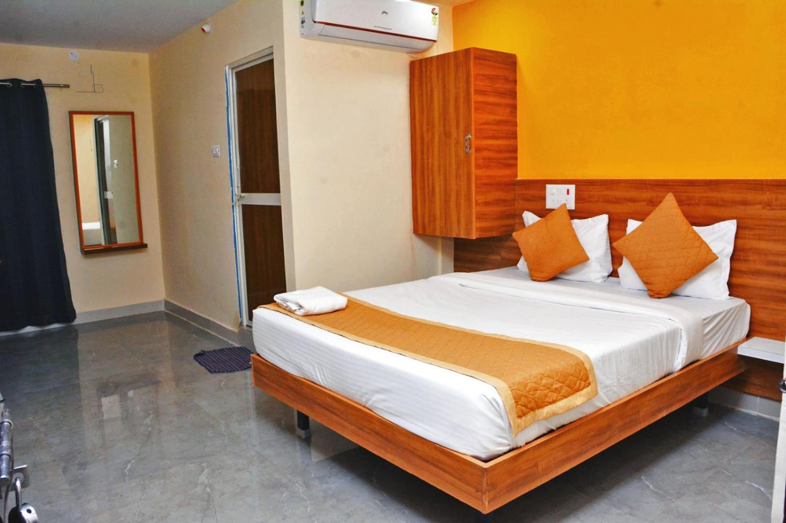 Udupi Deluxe Lodge Gulbarga Гулбарга Екстериор снимка