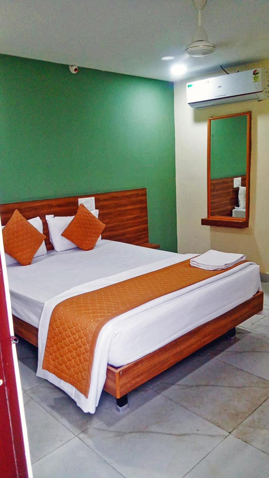 Udupi Deluxe Lodge Gulbarga Гулбарга Екстериор снимка