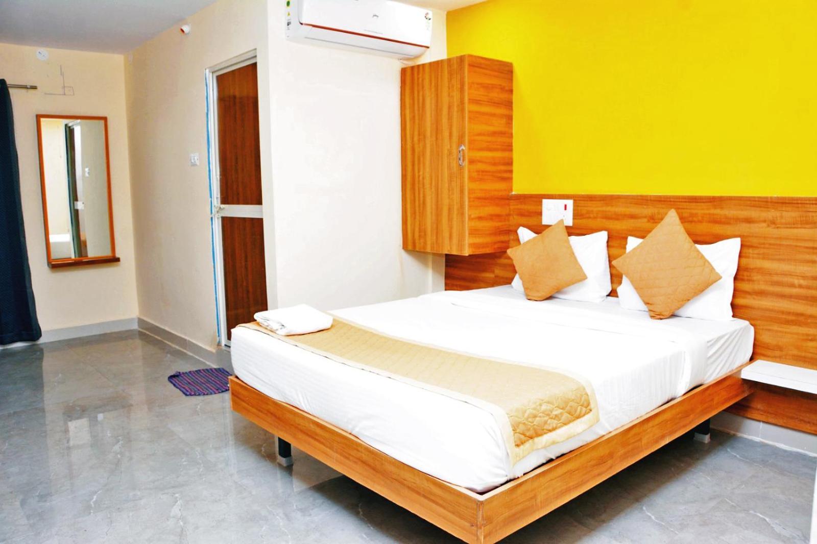 Udupi Deluxe Lodge Gulbarga Гулбарга Екстериор снимка