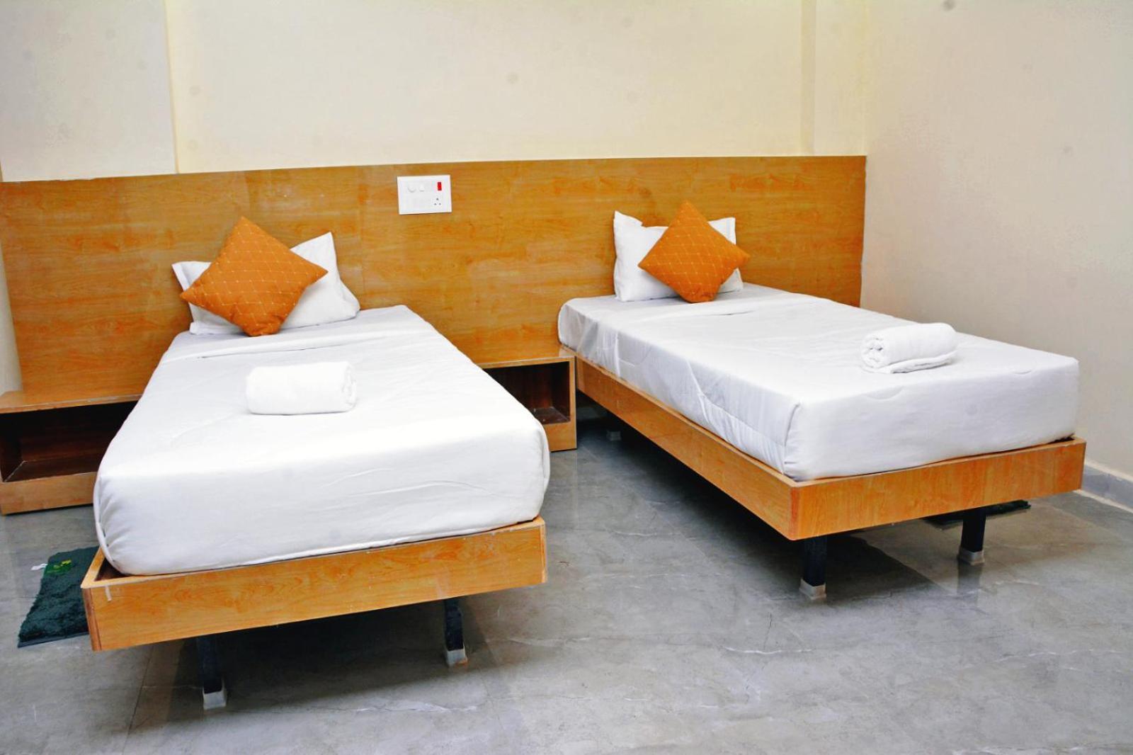 Udupi Deluxe Lodge Gulbarga Гулбарга Екстериор снимка