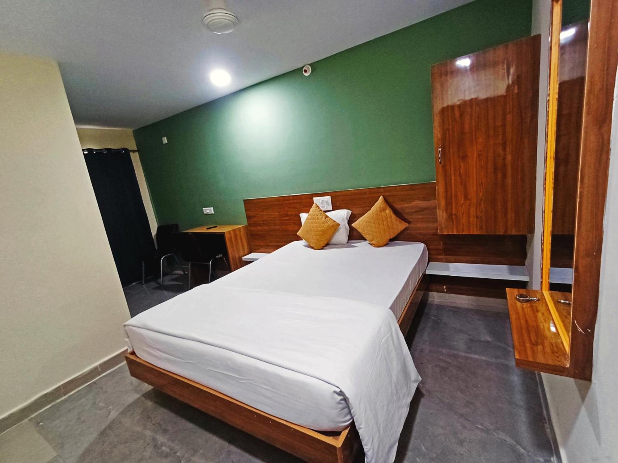 Udupi Deluxe Lodge Gulbarga Гулбарга Екстериор снимка