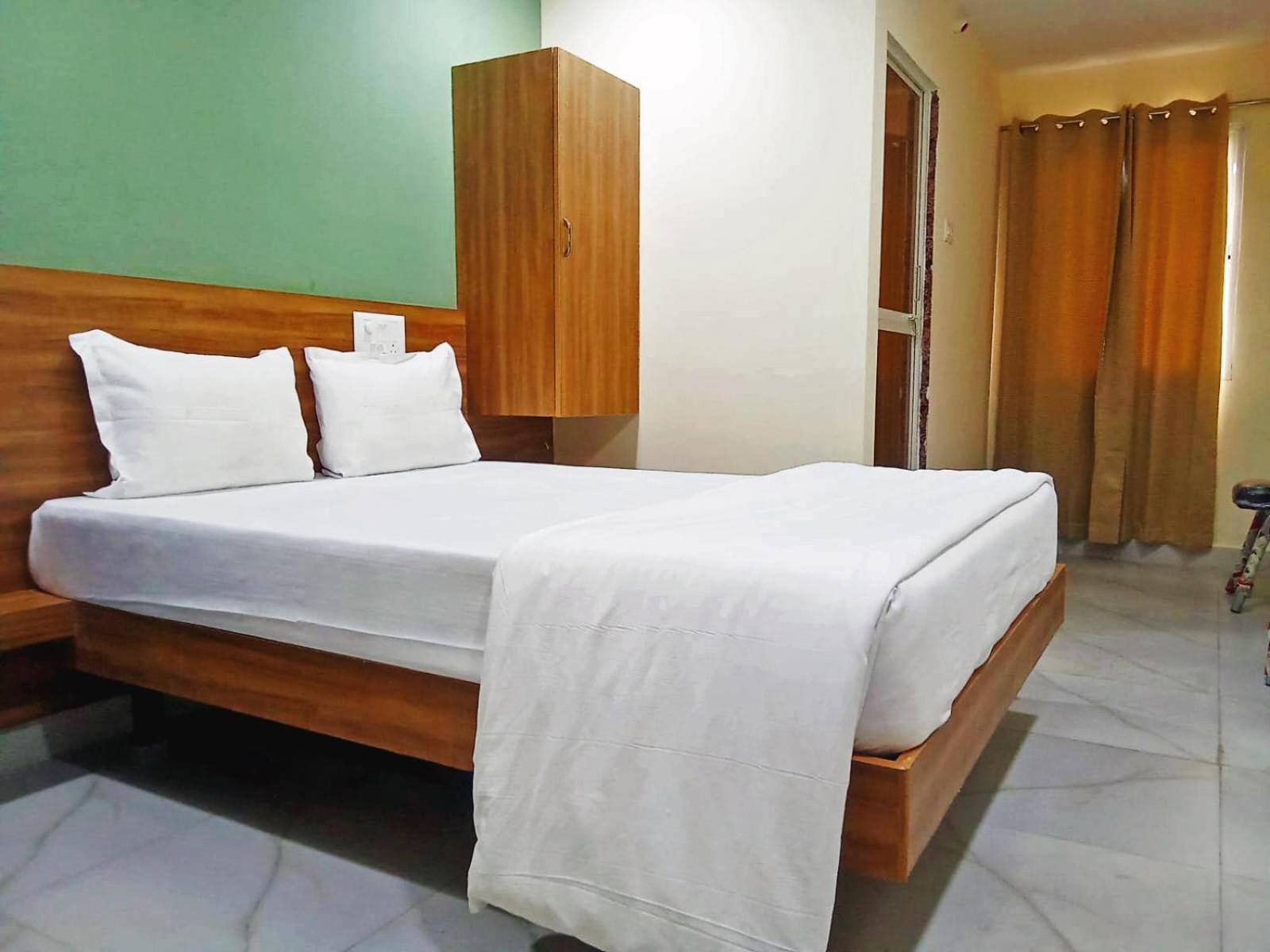 Udupi Deluxe Lodge Gulbarga Гулбарга Екстериор снимка