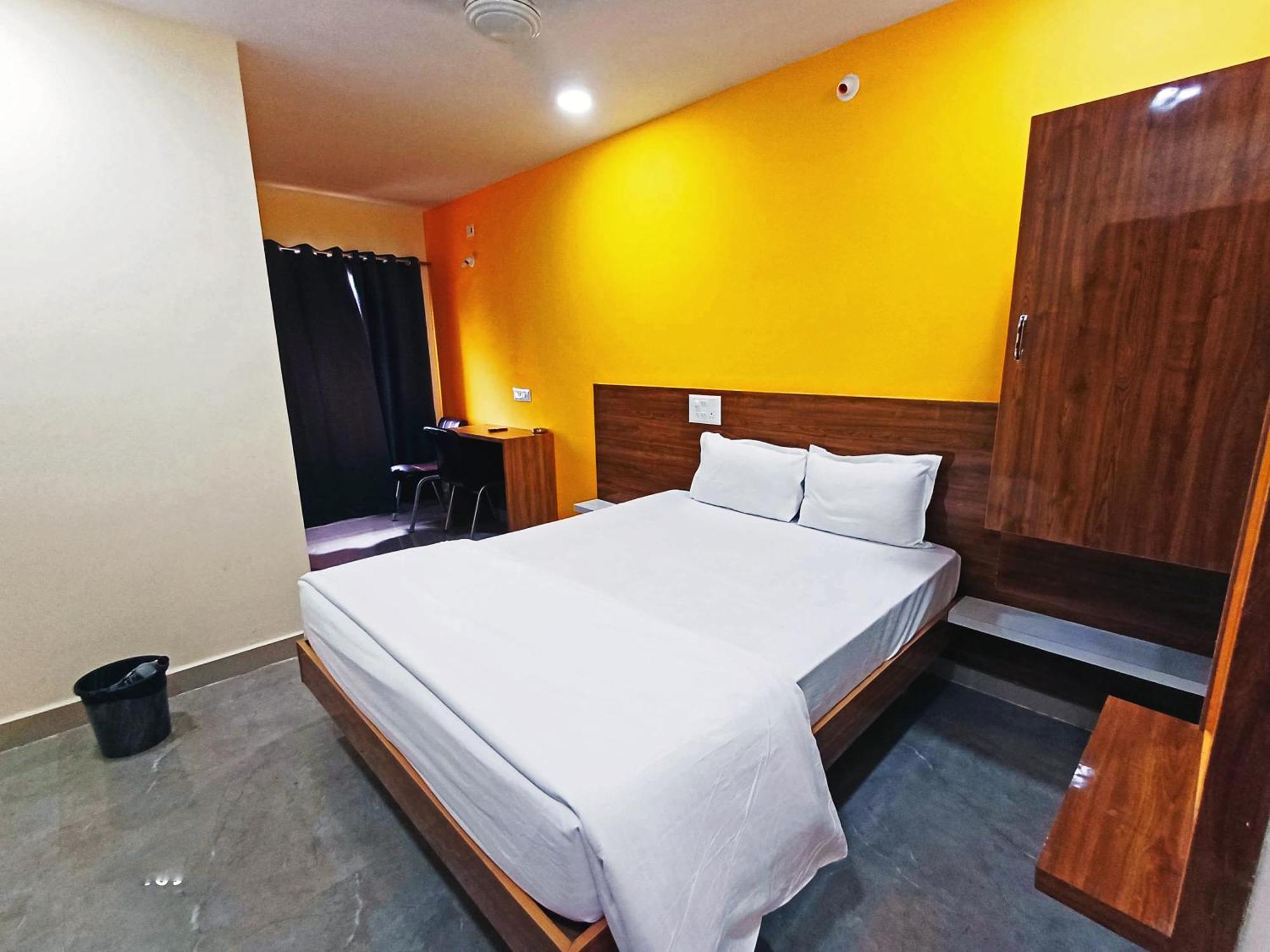 Udupi Deluxe Lodge Gulbarga Гулбарга Екстериор снимка